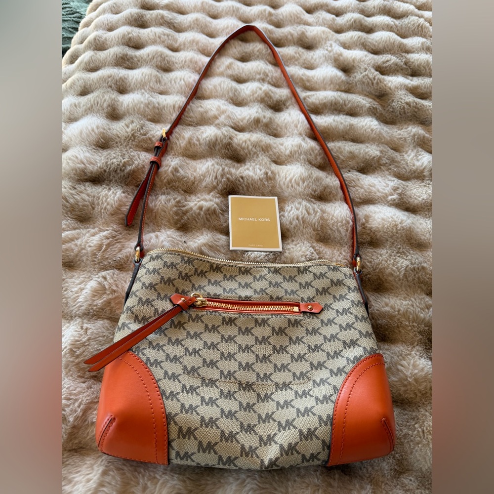 Michael Kors Beige and Orange Shoulder Bag - Picture 2 of 12